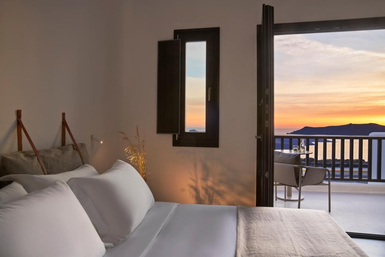 Orama Hotel & Spa Fíra Kültér fotó A bedroom at the hotel