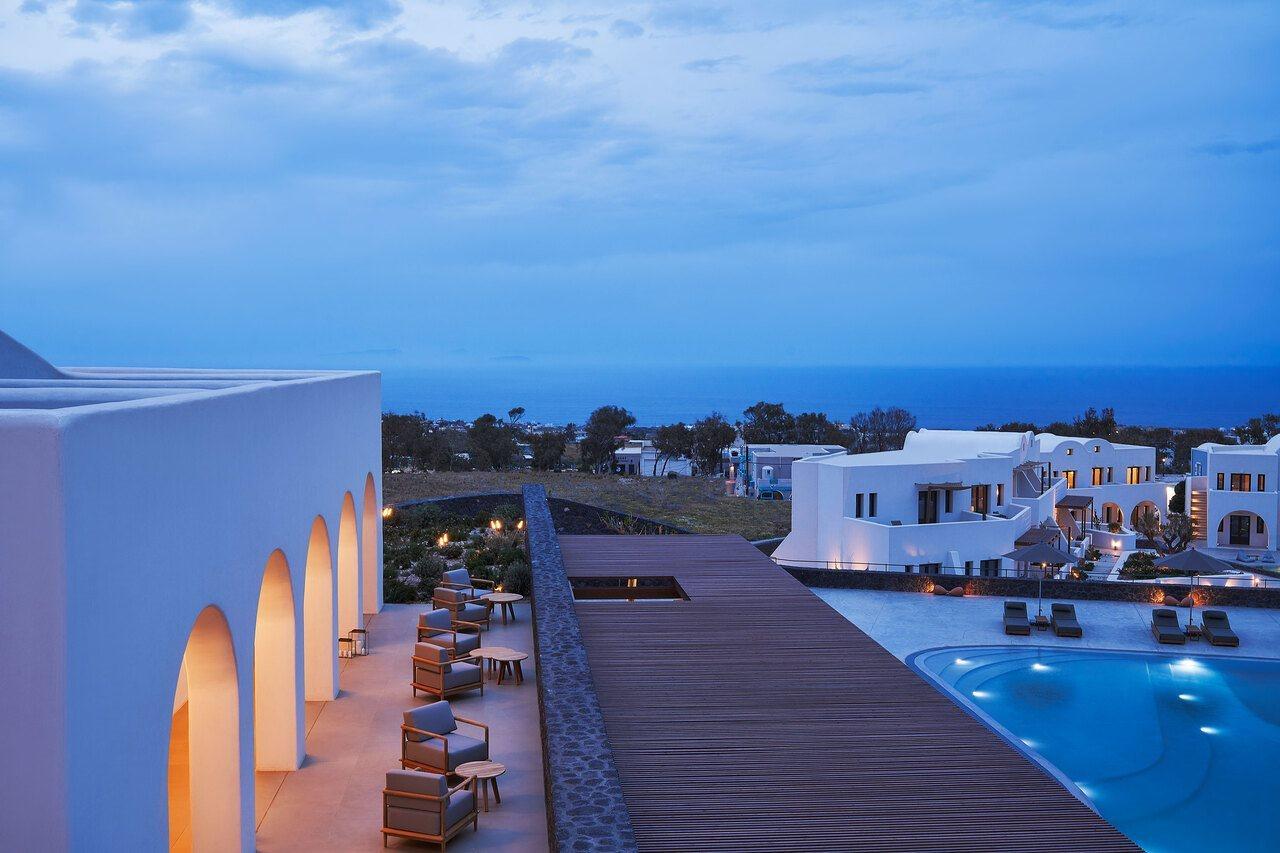 Orama Hotel & Spa Fíra Kültér fotó The hotel at night
