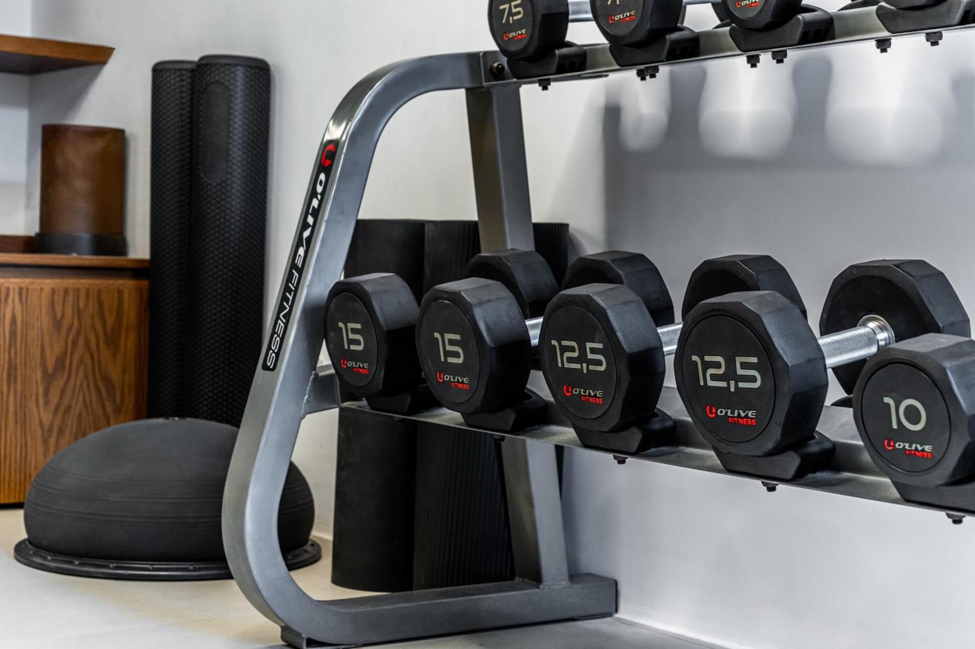 Orama Hotel & Spa Fíra Kültér fotó Dumbbell rack