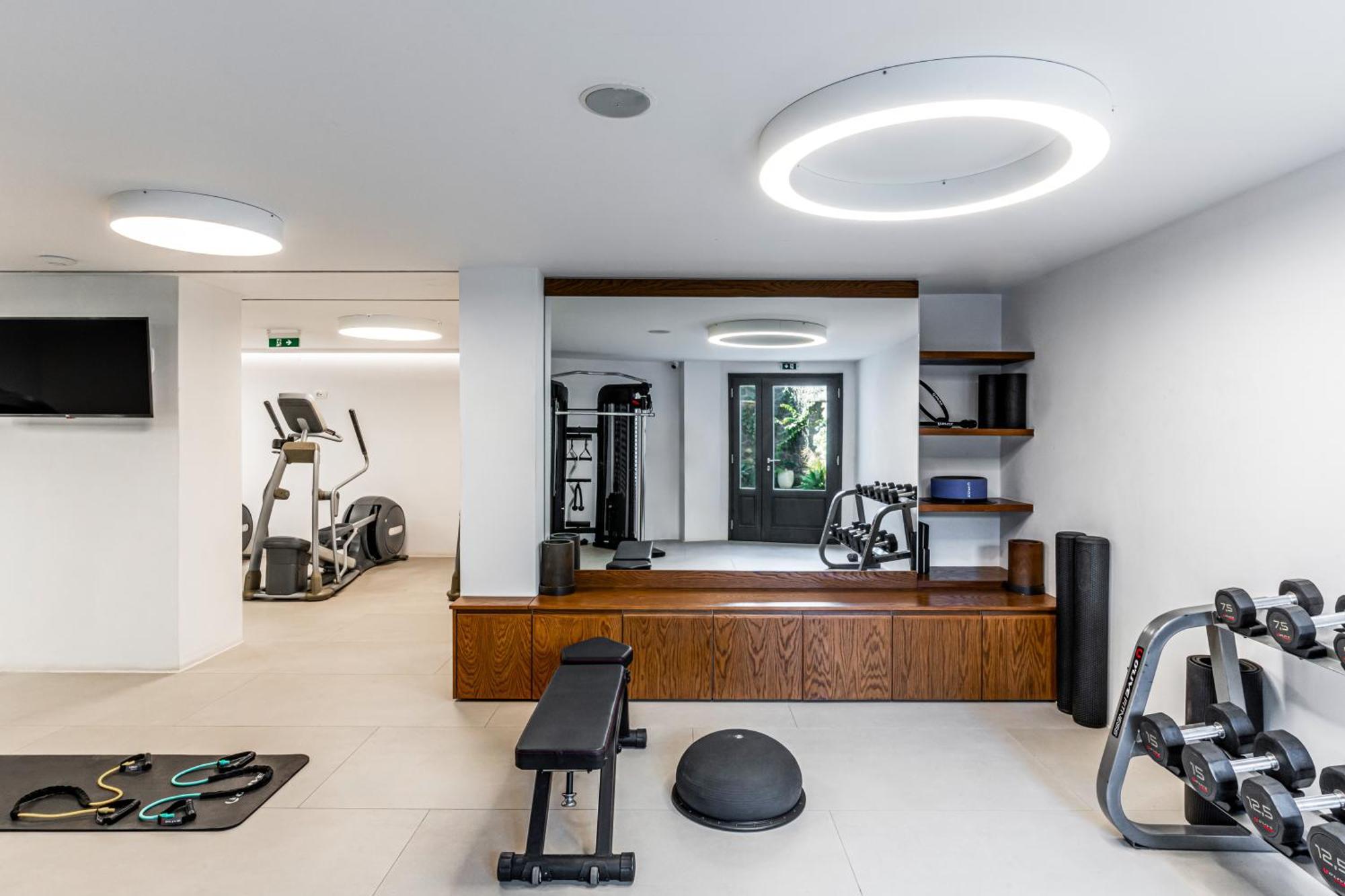 Orama Hotel & Spa Fíra Kültér fotó A home gym