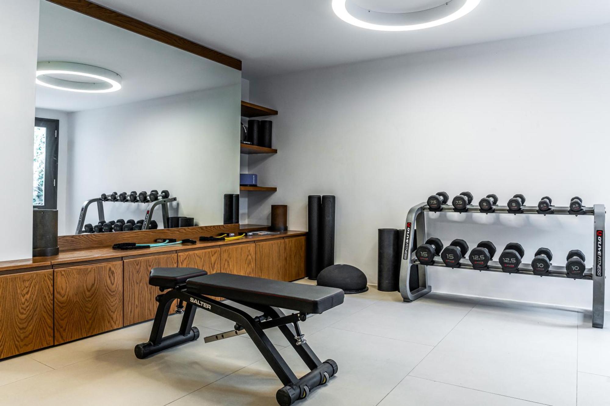 Orama Hotel & Spa Fíra Kültér fotó A home gym