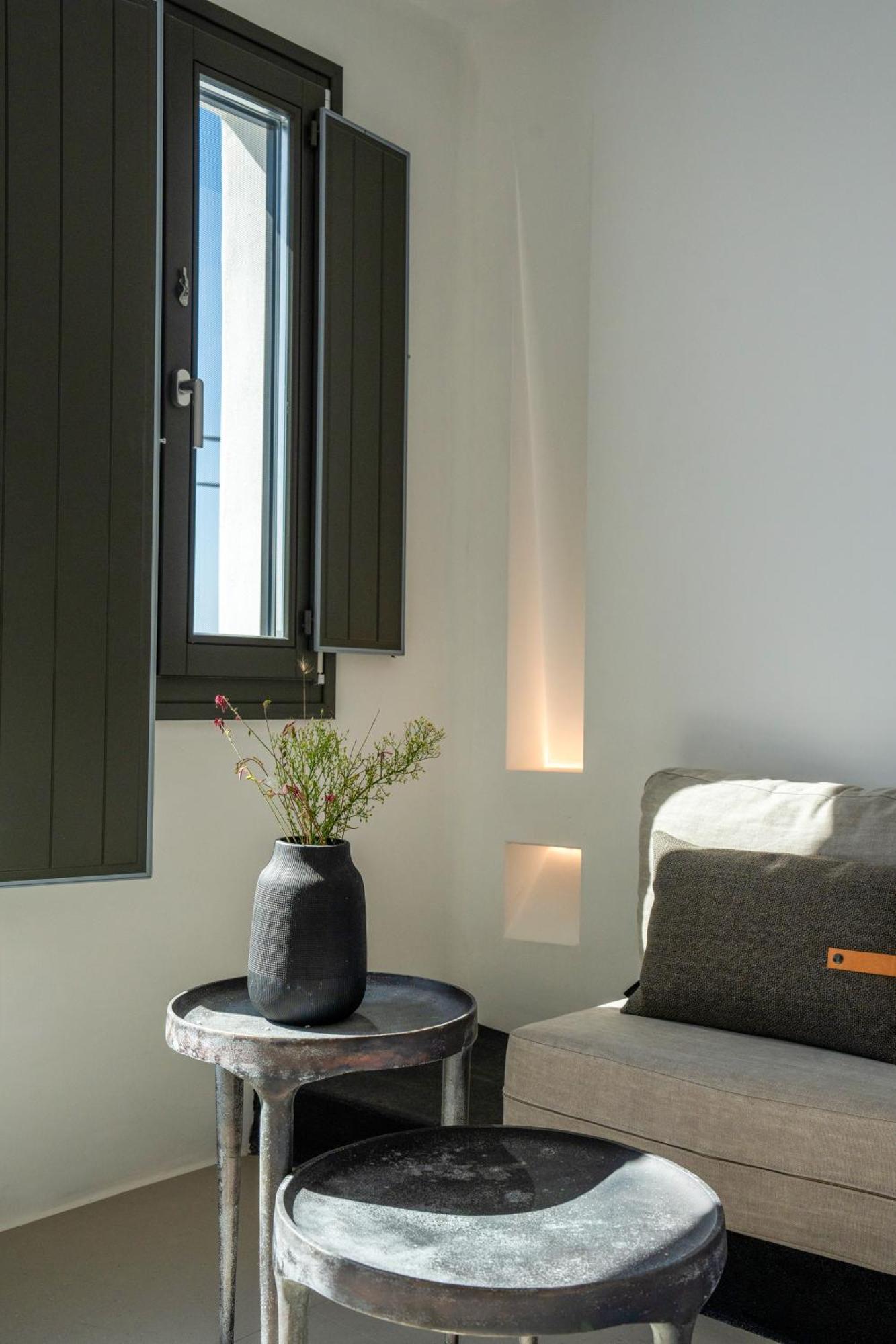 Orama Hotel & Spa Fíra Kültér fotó A room at the hotel