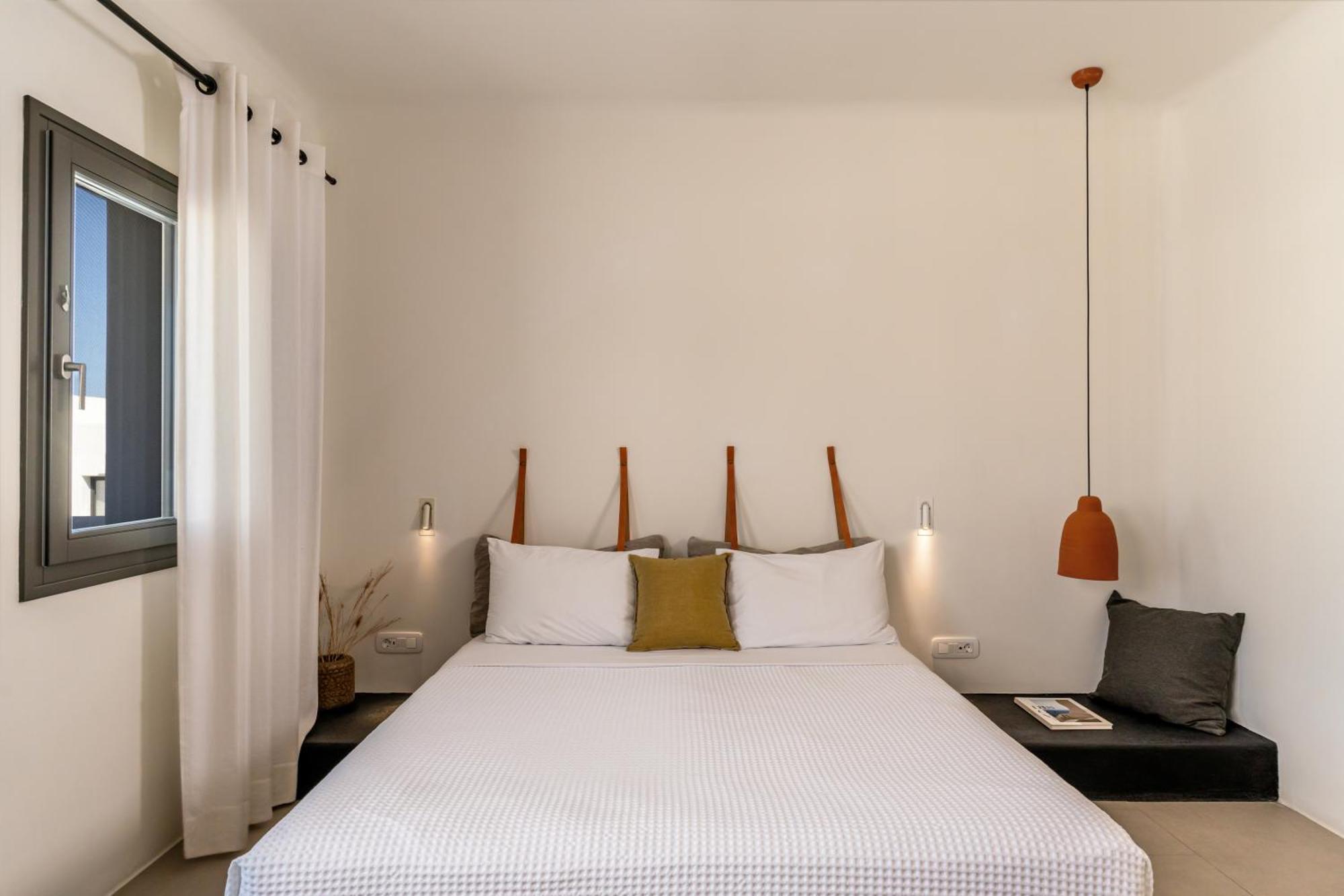 Orama Hotel & Spa Fíra Kültér fotó A bedroom at the hotel